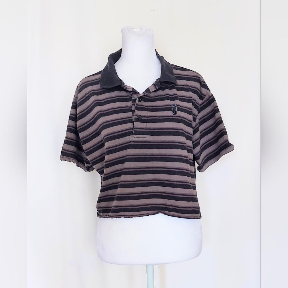Hot Topic Short Sleeve Coffin Emblem Cropped Shirt Black Gray Stripes Sz Small
